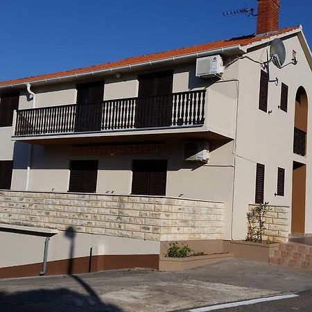 סאלי Apartments Orlic מראה חיצוני תמונה