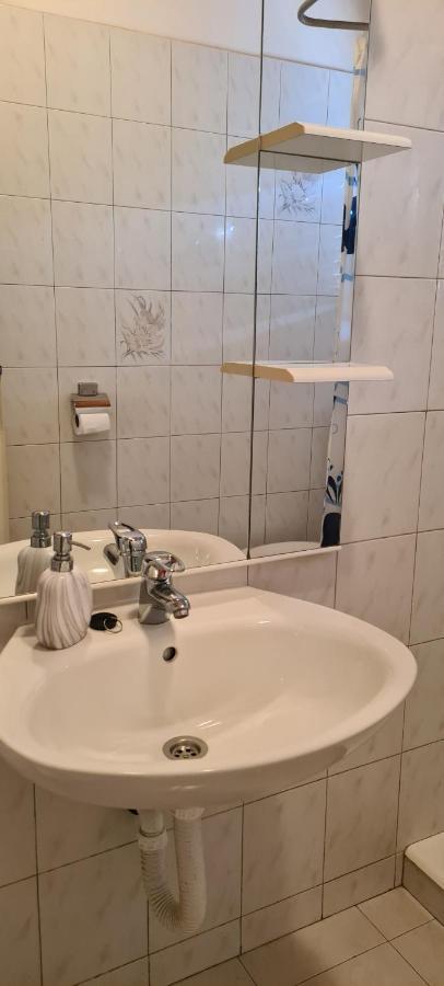 סאלי Apartments Orlic מראה חיצוני תמונה