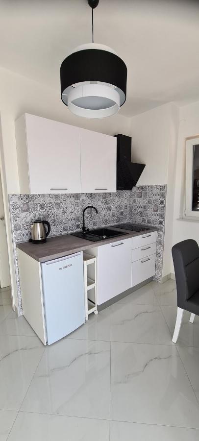 סאלי Apartments Orlic מראה חיצוני תמונה