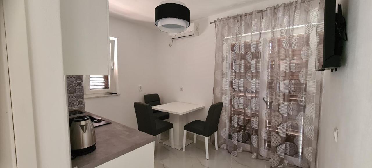 סאלי Apartments Orlic מראה חיצוני תמונה