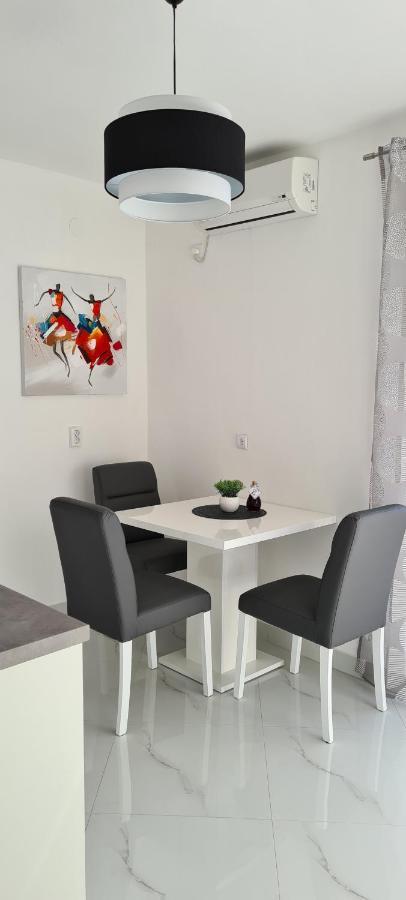 סאלי Apartments Orlic מראה חיצוני תמונה